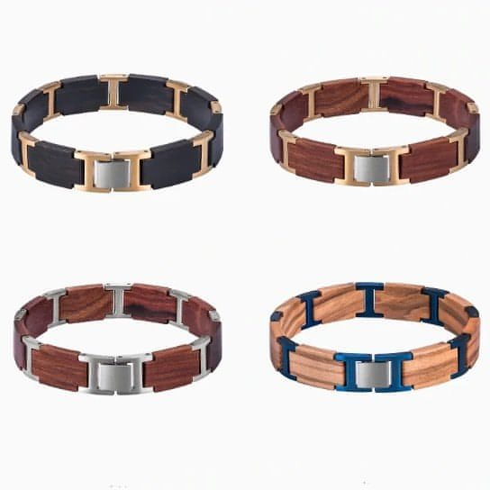Ett unikt, ekologiskt, handgjort armband av naturmaterial och rostrfitt stål. Fyra varianter att välja på. Perfekt bröllopspresent eller present till ert träbröllop, alla hjärtans dag, till din pokvän, flickvän, till födelsedagen, mors dag, fars dag eller kanske en julklapp