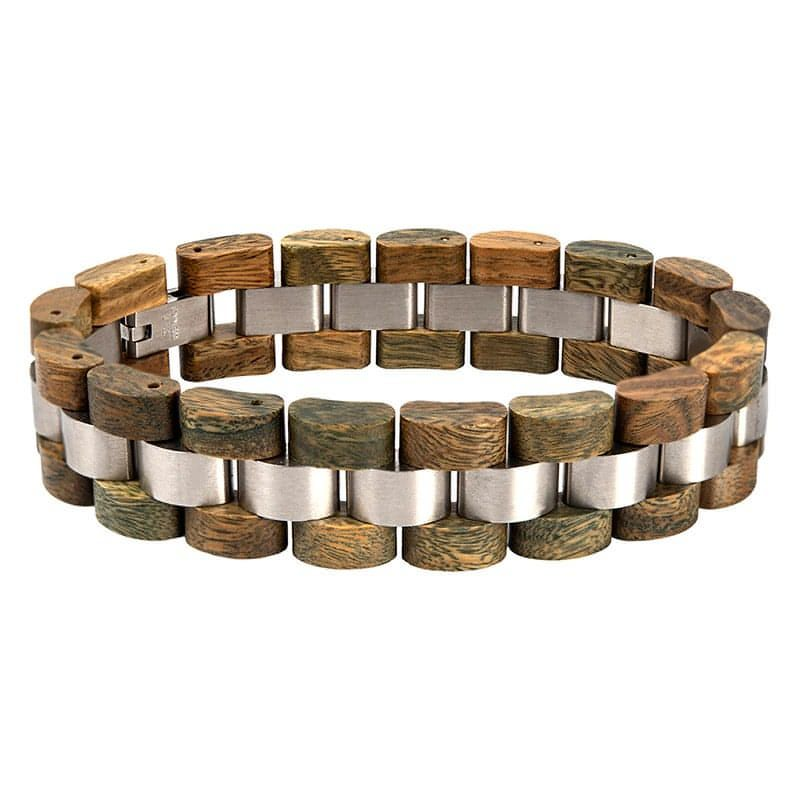 Ett unikt, ekologiskt, handgjort armband av naturmaterial. Rostrfitt stål och grönt Sandelträ