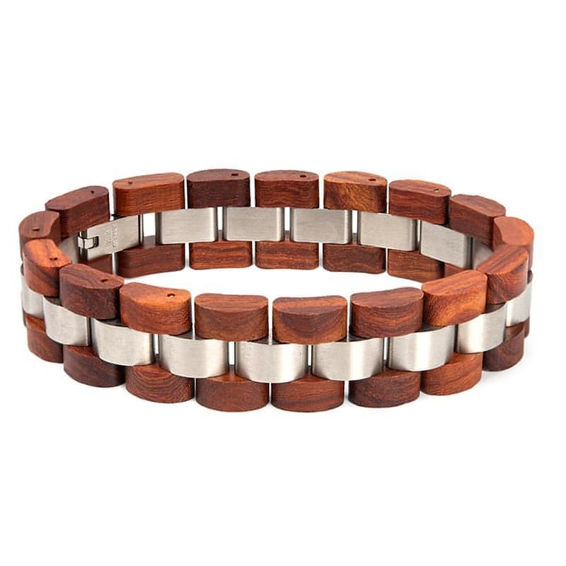 Ett unikt, ekologiskt, handgjort armband av naturmaterial. Rostrfitt stål och Sandelträ.