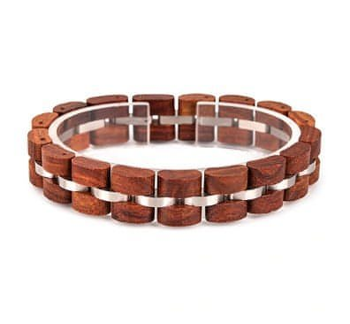 Ett unikt, ekologiskt, handgjort armband av naturmaterial. Rostrfitt stål och Sandelträ.